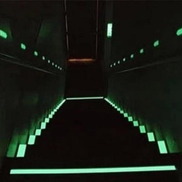 Glow in the Dark Streifenband, das sich im Hellen auflädt & zuverlässig im Dunkeln leuchtet.