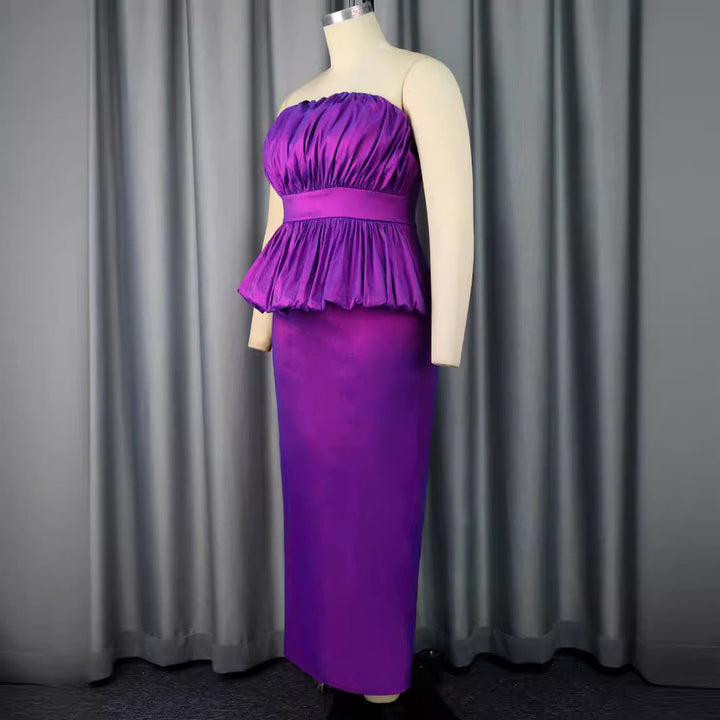 Festliches Cocktailkleid in Lila, gerafft, mit schmeichelnder, figurbetonter Passform für Gala.