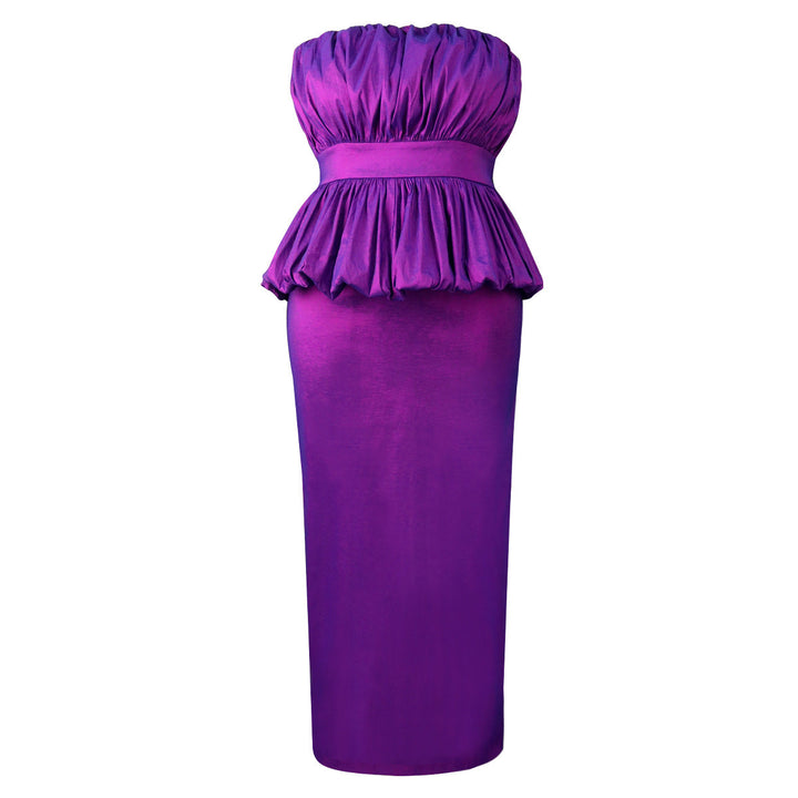 Gerafftes lila Galakleid, figurbetontes Design, betont die Silhouette. Ideal als festliches Damenkleid.