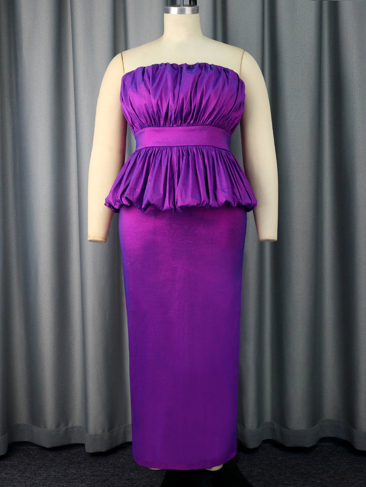 Stilvolles lila Cocktailkleid für Damen, gerafftes Oberteil, elegant und figurbetont.