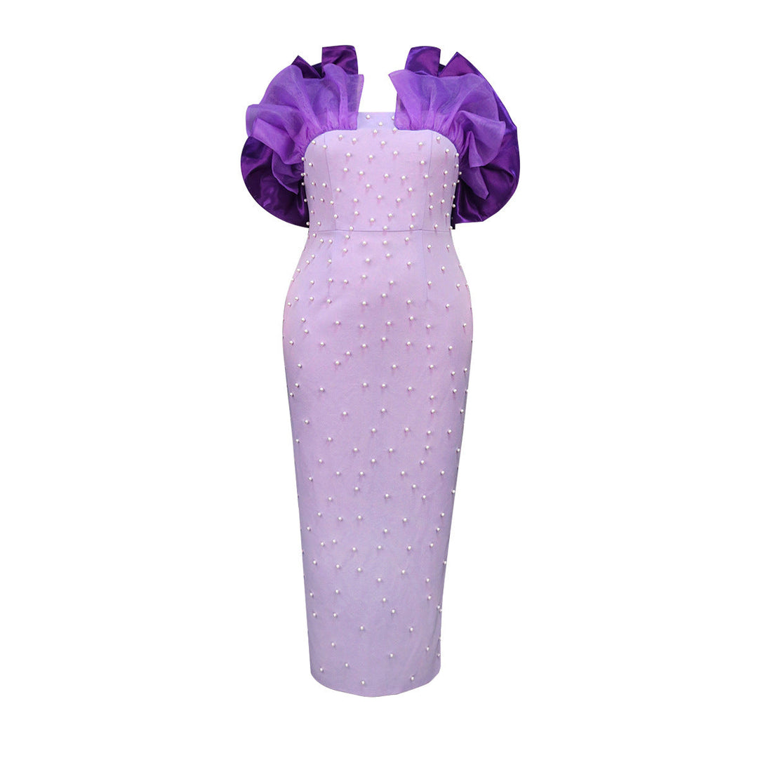 Langes Damen Partykleid in Lila, mit markanten Puffärmeln und detailreicher Perlenverzierung, figurbetont.