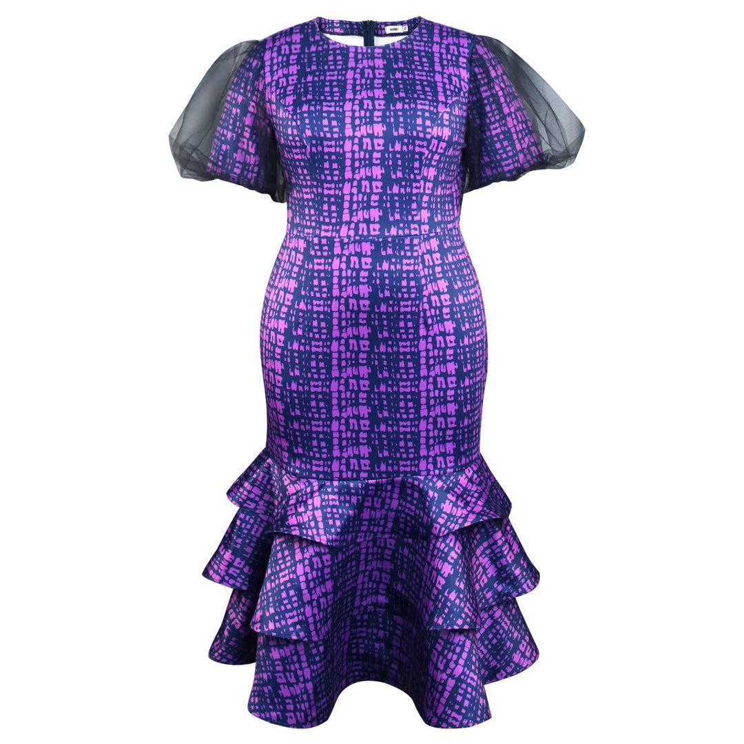 Schickes lila Abendkleid für Damen mit transparenten Tüllärmeln und auffälligem asymmetrischem Rüschenrock.