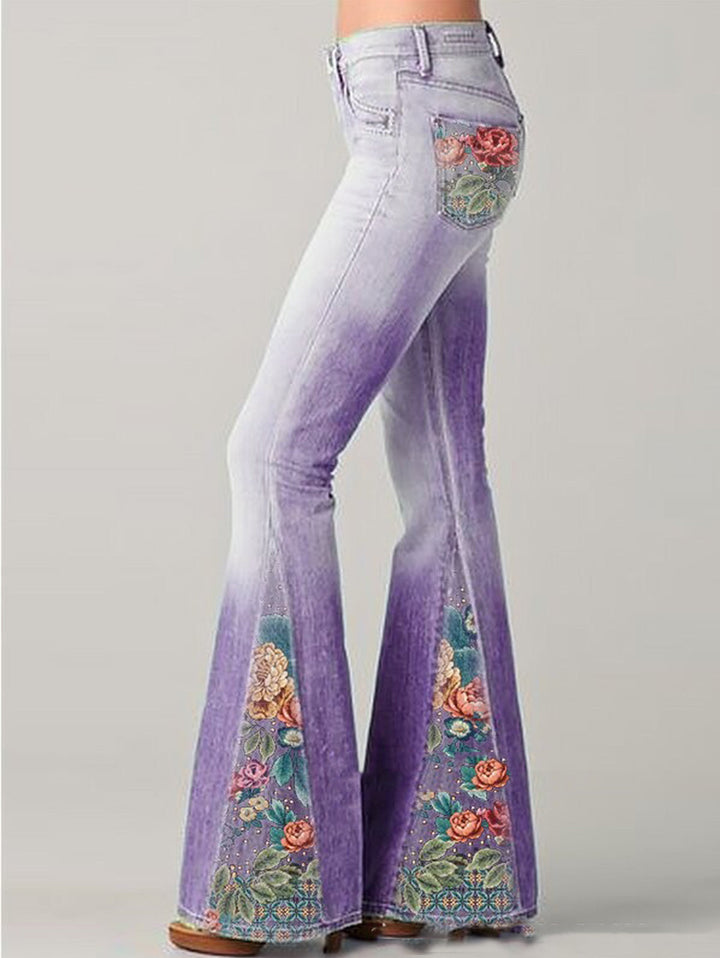 Komfortable Damen Flared Jeans mit modischem Blumenprint. Perfekte weite Hose für einen entspannten Stil.