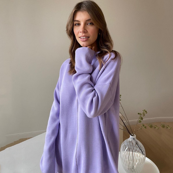 Trendiger Damen Freizeitanzug, stilvolle Homewear für die moderne Frau. Elegant & weich.