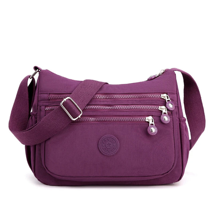 Robuste, wasserabweisende Damen Tasche, ideal als Reisebegleiter. Vielseitige Umhängetasche für Damen.