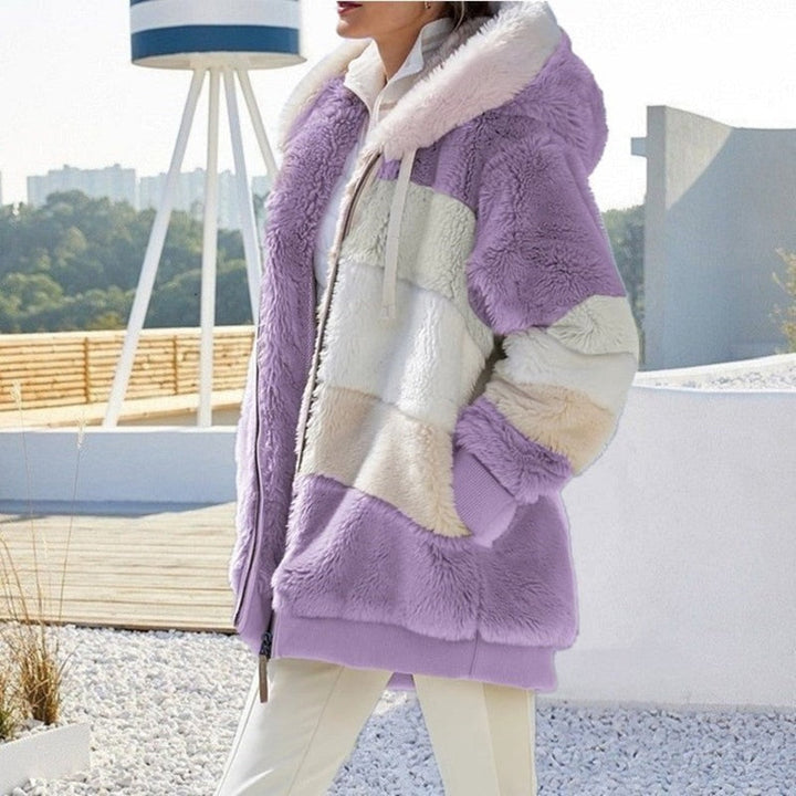 Gemütlicher Damen Cardigan mit Kapuze, weich & warm, Teddy-Stoff, entspannte Winterlooks.