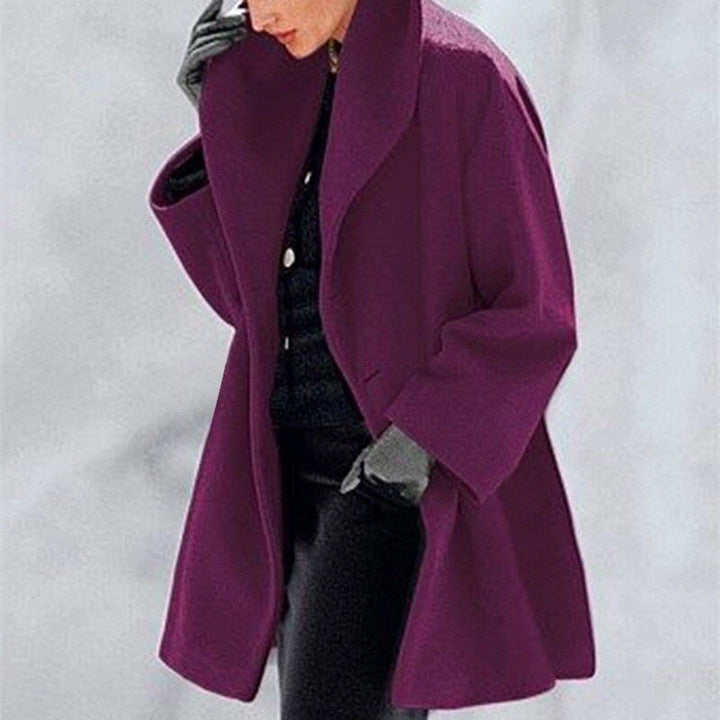 Damen Wintermantel: warme Winterjacke mit breitem Kragen. Stilvolle Oberbekleidung für Herbst & Winter.