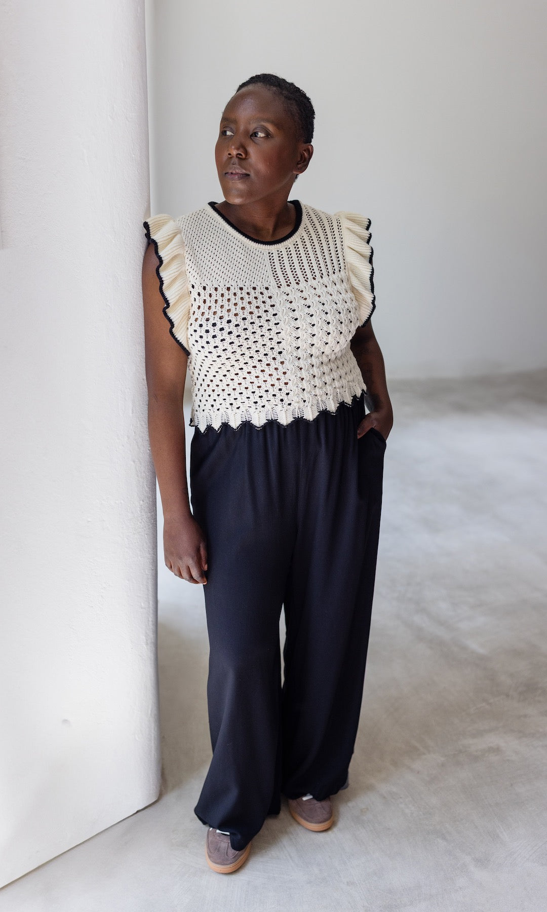 Trendige High Waist Culotte für Damen, weite Hose. Feminine Sommerhose für stilvolle und bequeme Mode.
