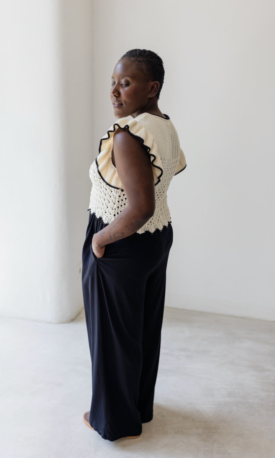 Moderne Damen High Waist Culotte, weite Hose für Komfort und Stil. Luftige Freizeithose für den Sommer.