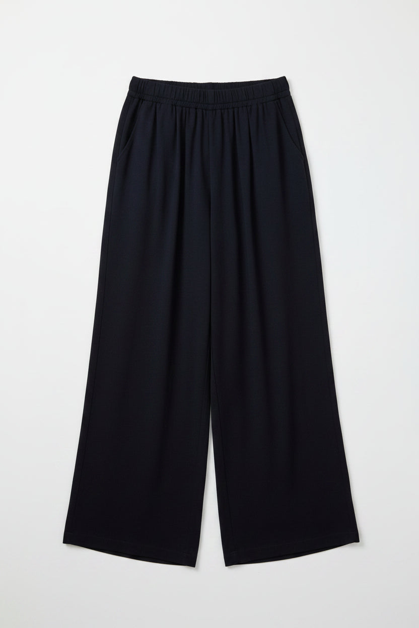 Damen High Waist Culotte, weite Sommerhose für eleganten Freizeitlook. Stilvolle Damenmode für warme Tage.
