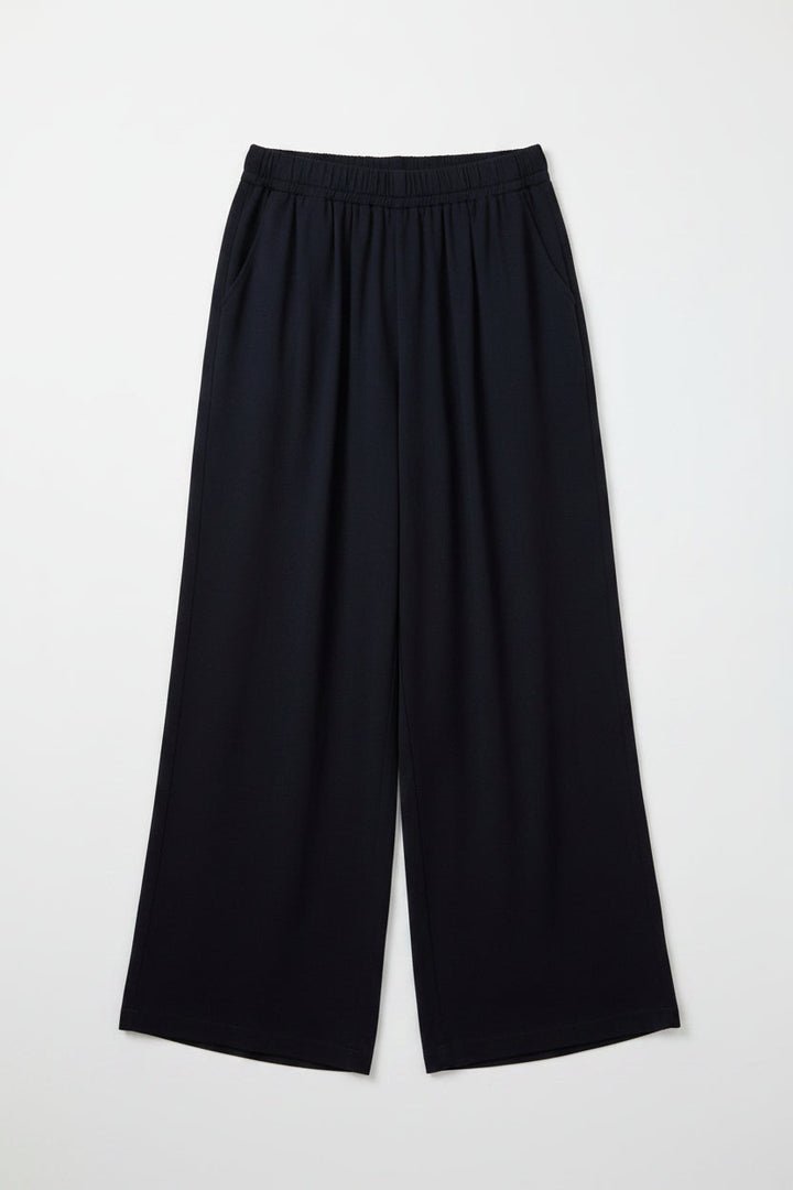 Damen High Waist Culotte, weite Sommerhose für eleganten Freizeitlook. Stilvolle Damenmode für warme Tage.