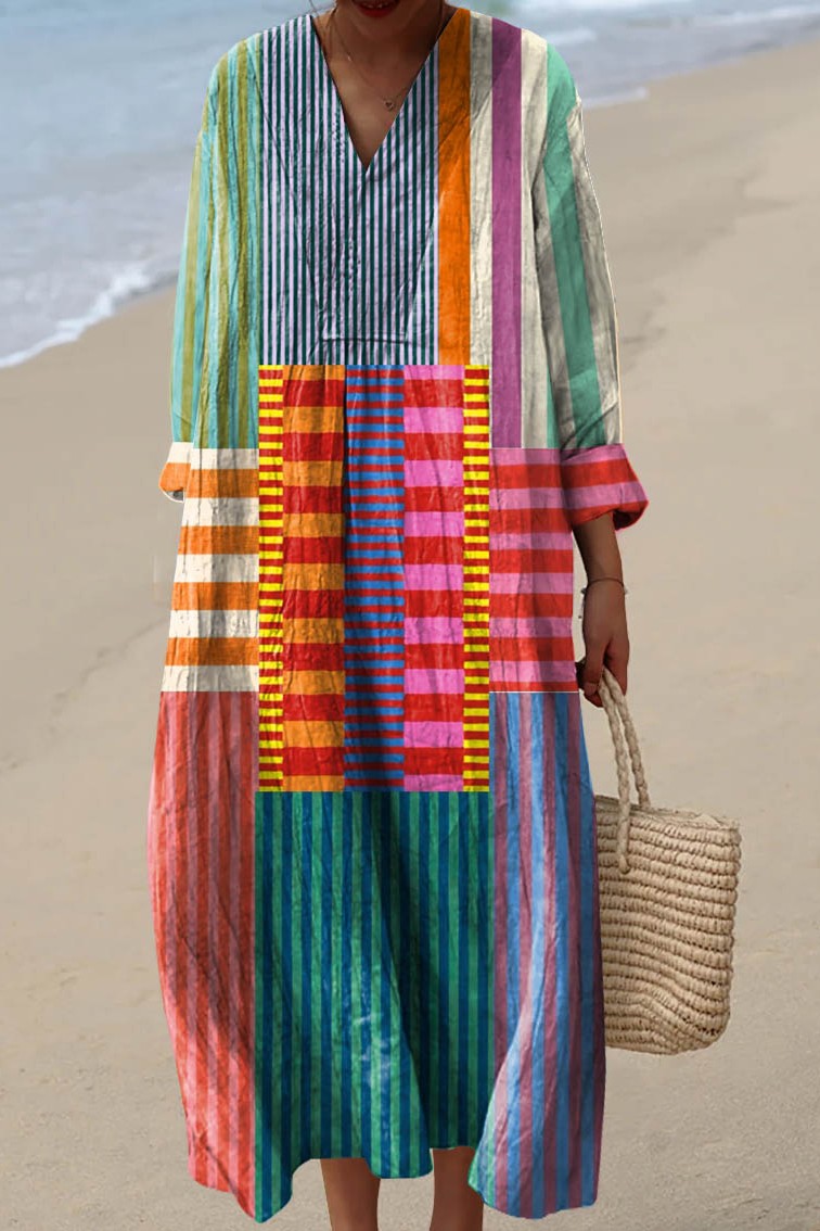Stylisches Damen Sommerkleid Mia Walk mit V-Ausschnitt und Muster, bequemes Midikleid für Alltag und Urlaub.