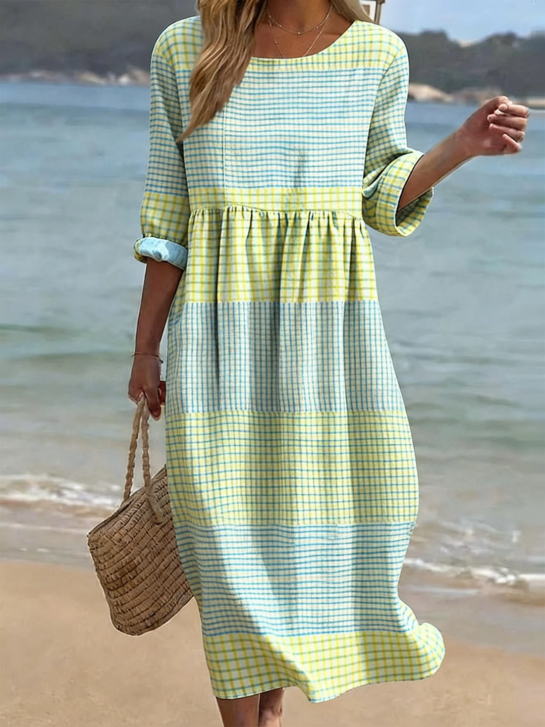 Lockeres, bequemes Damen Freizeitkleid, kariert, mit Rundhals & kurzen Ärmeln. Stilvolles Sommerkleid.