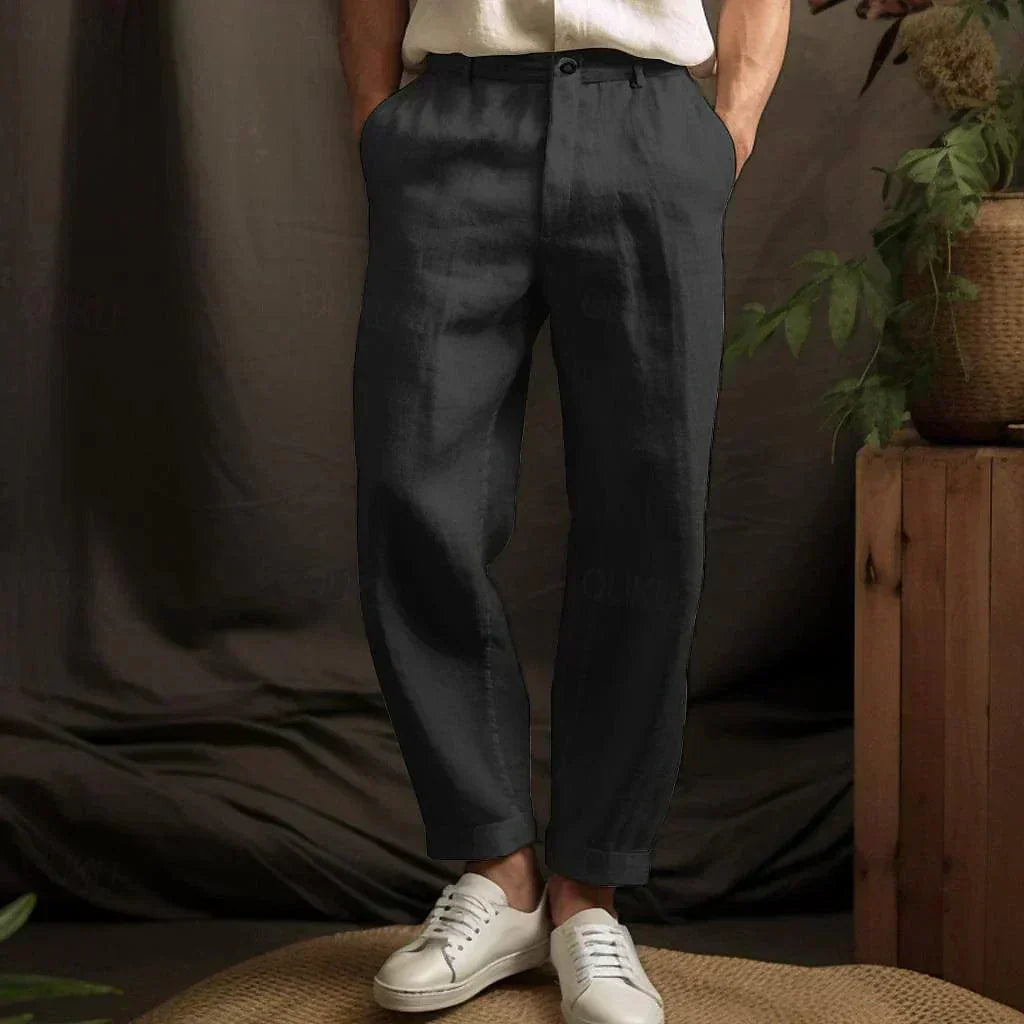 Locker sitzende, komfortable Herren-Freizeithose. Perfekt für den Casual-Alltag oder Urlaub.
