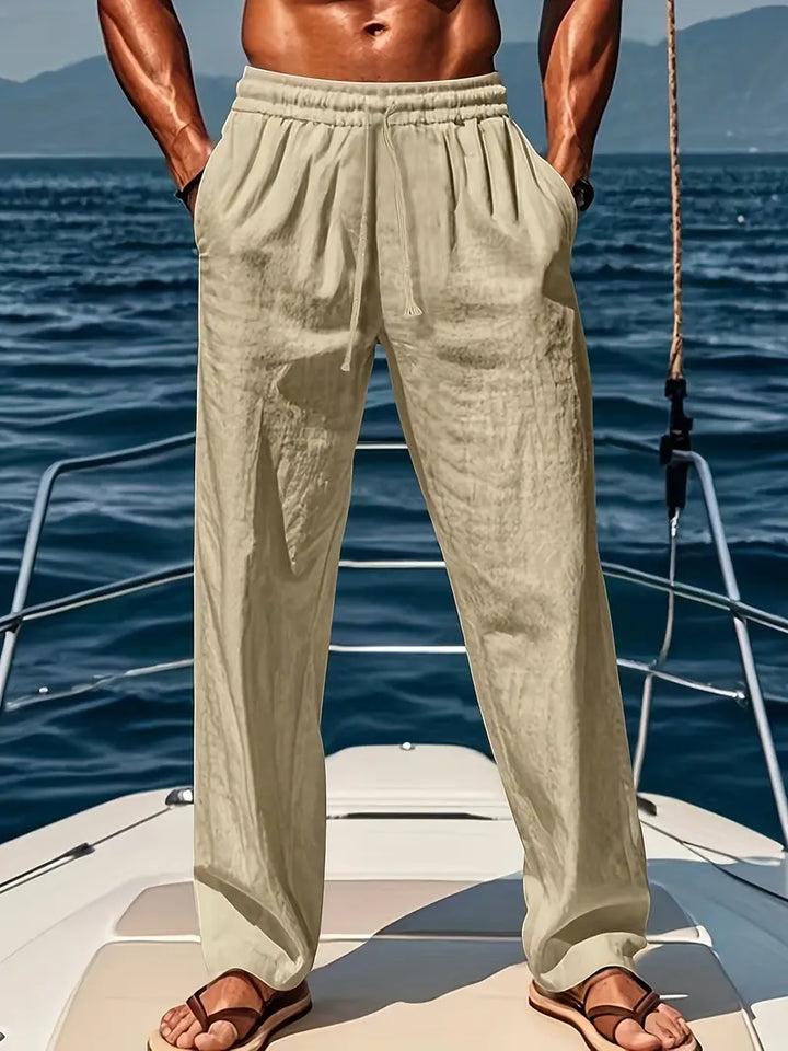 Luke Herren Smart-Casual Hose mit lockerer Passform und leichtem, atmungsaktivem Stoff für maximalen Tragekomfort.
