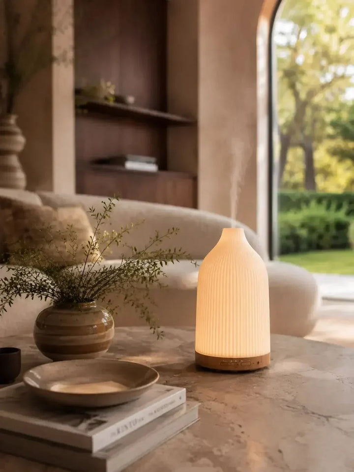 Modernes Design Ultraschall Duftspender mit Stimmungslicht für entspannende Aromatherapie im Wohnbereich.