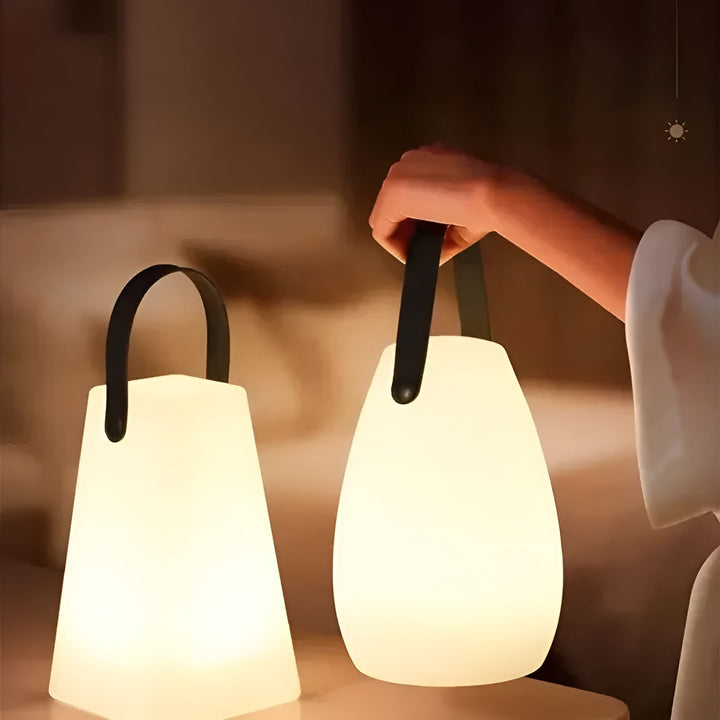 Lumora Gartenleuchte: Kabellose, wasserdichte LED Tischlampe mit RGB Licht, dimmbar, für Terrasse & Balkon.