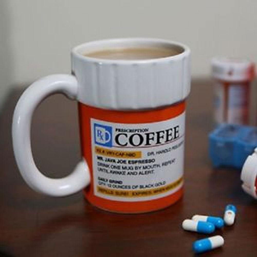Humorvolle Kaffeetasse mit einzigartigem Verschreibungs-Design. Ideal für Büro, Frühstück und lustige Getränke.