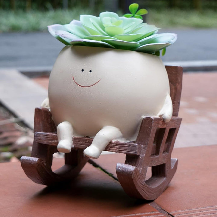 Garten Deko Pflanzgefäß: Lachendes Gesicht im Schaukelstuhl, ideal für Sukkulenten auf Balkon & Terrasse.