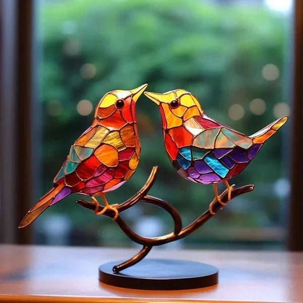 Detailreiche Buntglas Vogel Figur, handgefertigte Glasdeko für anspruchsvolle Wohnkultur.