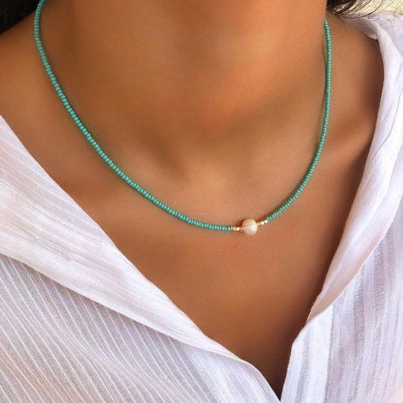Luxuriöse Damen Perlenkette. Eleganter Perlenschmuck und zeitloses Accessoire. Ideal als Geschenk für Frauen.