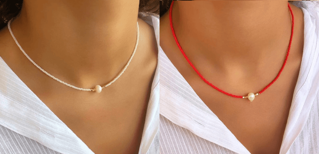 Damen Perlenkette getragen. Zeitloser Perlenschmuck, elegantes Accessoire, perfekt für Frauen.