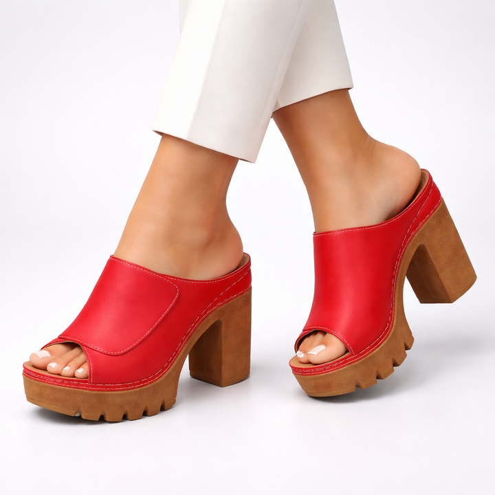 Komfortable Damen Plateau-Pumps; elegante Schnallenabsätze; ideal als Partyschuhe.