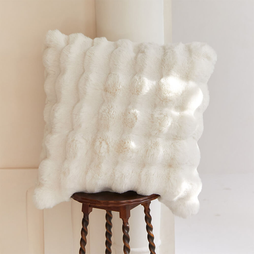 Warme Kuscheldecke aus weichem Kaninchenfellimitat, doppellagig und besonders gemütlich.