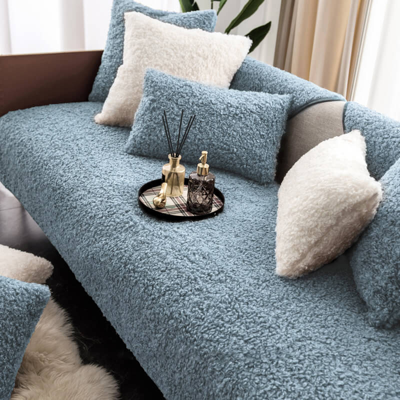 Rutschfeste Sofaabdeckung aus Fleece, idealer Möbelschutz vor Abnutzung und Schmutz, haustierfreundlich.