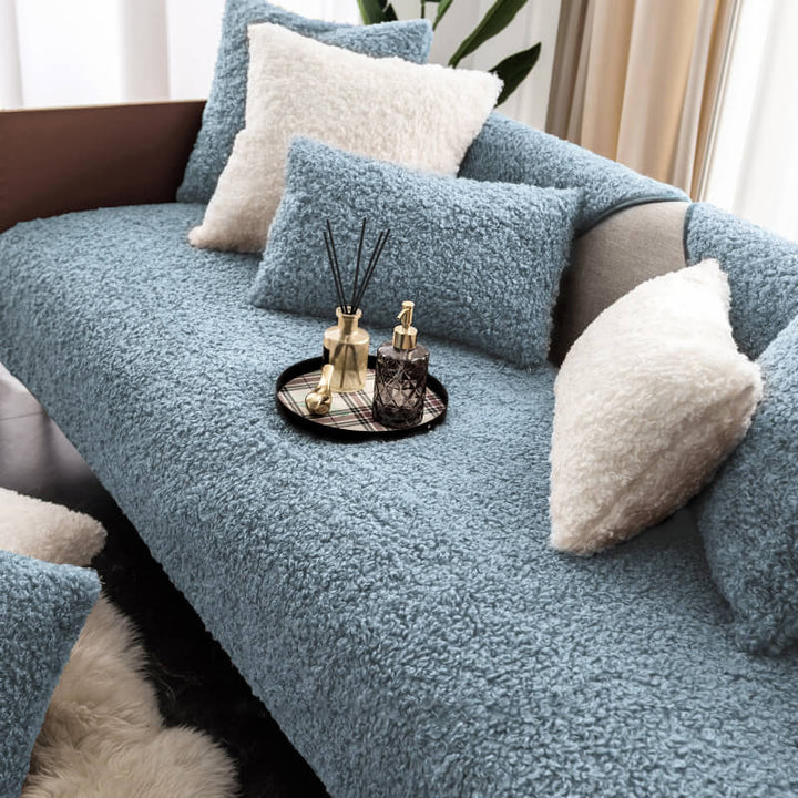 Rutschfeste Sofaabdeckung aus Fleece, idealer Möbelschutz vor Abnutzung und Schmutz, haustierfreundlich.