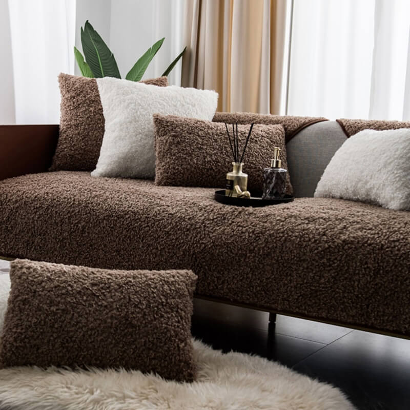 Praktische, rutschfeste Fleece-Sofaabdeckung als Möbelschutz, maschinenwaschbar und dekorativ für Ihr Wohnzimmer.