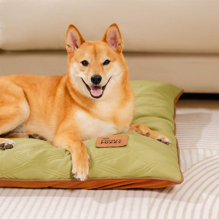 Beruhigende Liegematte, wasserabweisend, ideal als Haustierbett für große & kleine Hunde.