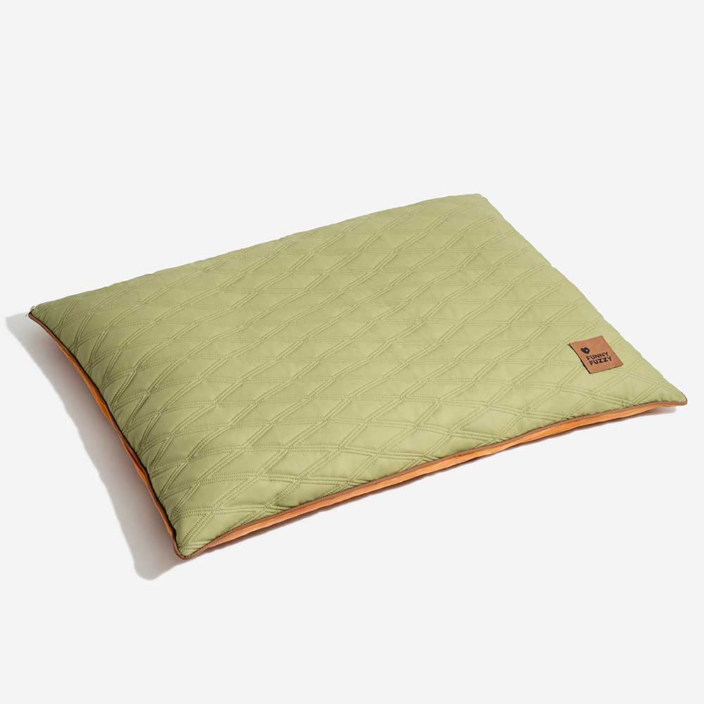 Beidseitige Hundematte mit Luxus-Kunstleder und Kuschelfleece, ganzjährig komfortabel.