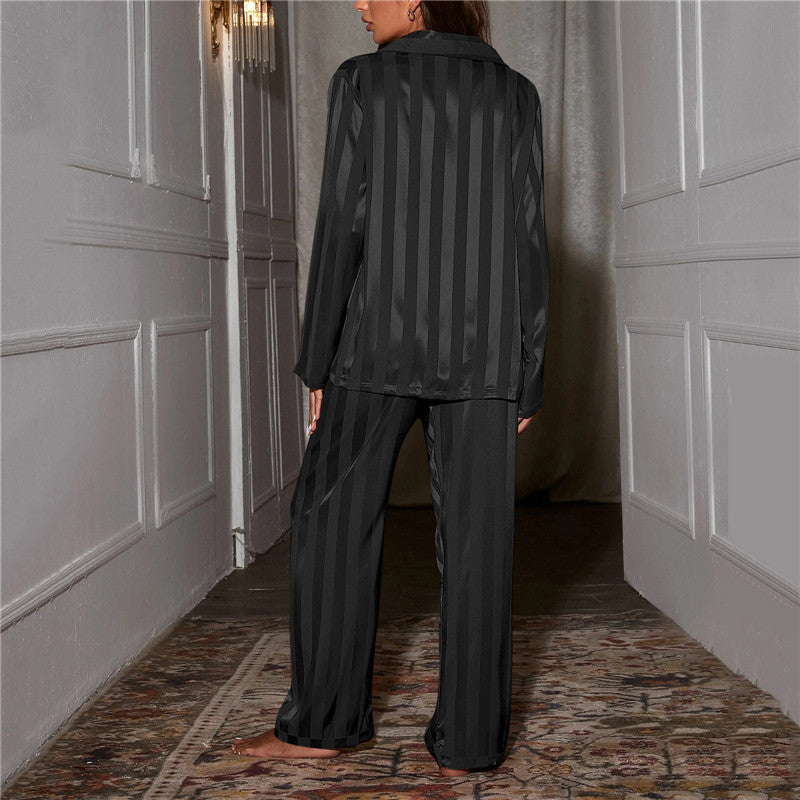 Bequeme Seidenpyjamahose für Damen, aus dem luxuriösen Nina Set. Ideal für entspannte Home Wear Stunden.