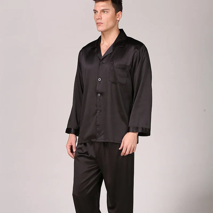 Komfortabler Unisex Schlafanzug für erholsame Nächte. Elegantes Pyjama-Set, ideal als luxuriöses Geschenk.