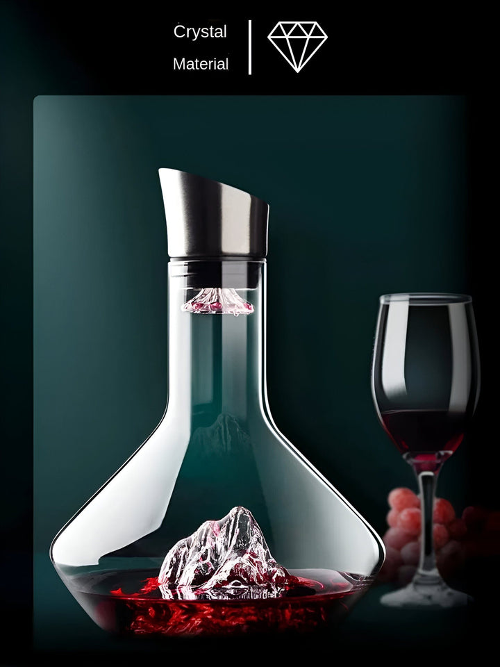 Innovativer Weinbelüfter und Filter im stilvollen Eisberg Dekanter Design aus klarem Kristallglas.