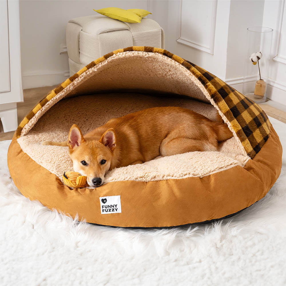 Luxuriöses Hundebett mit Baldachin und weichem Plüsch für tiefen Schlaf. Ein gemütlicher Haustierbett.