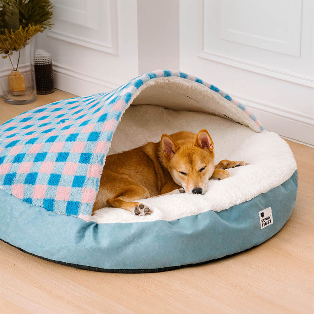 Gemütliches Hundebett mit Baldachin, luxuriöser Plüsch für entspannten Tiefschlaf. Optimales Tierzubehör.
