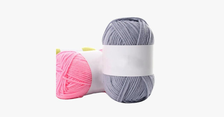 Hochwertiges Strickgarn aus Milch-Baumwolle, perfekt für warme, luxuriöse Strickwaren.