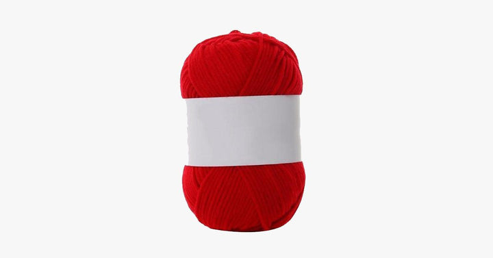 Weiches Häkelgarn aus Milch-Baumwolle, ideal für kreative Bastelprojekte und Accessoires.