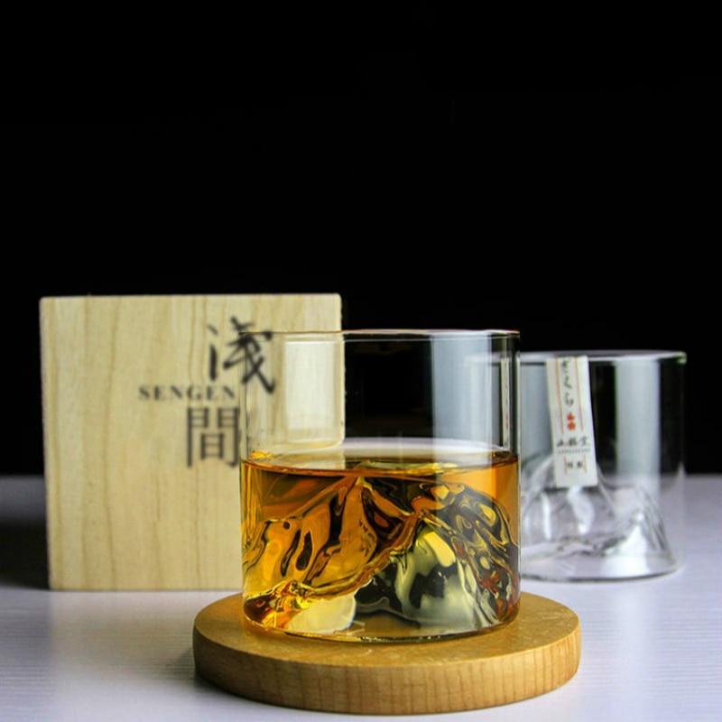 Hochwertiges bleifreies Yamazakura Kristallglas mit innovativem Bergboden. Perfekt für Whiskey & Schnaps. Barzubehör.