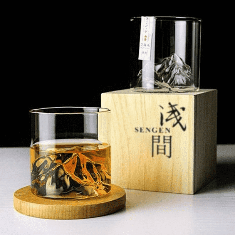 Perfektes Degustationsglas für Whiskey & Schnaps. Yamazakura Luxus-Trinkglas mit Bergboden für intensives Aroma.