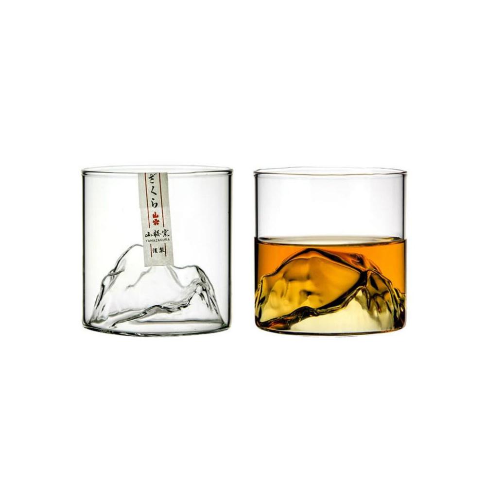 Edles Yamazakura Whiskeyglas aus bleifreiem Kristallglas. Japanischer Stil mit markantem Bergboden für volles Aroma.