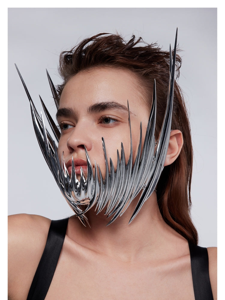 Auffälliger Unisex Gesichtsohrring. Kunstvolles Statement Schmuckstück für besonderen Stil.