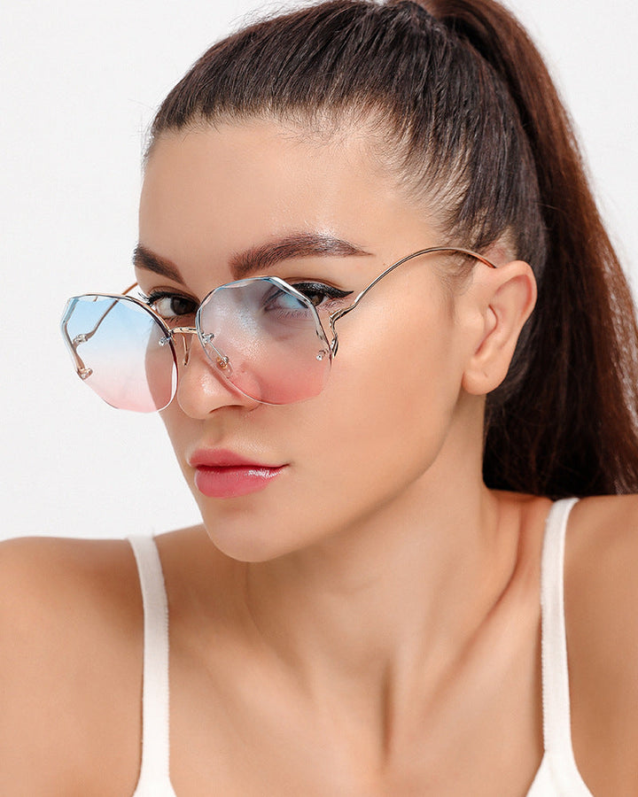 Elegante Sonnenbrille mit Farbverlauf, perfektes Geschenk und stylisches Accessoire.