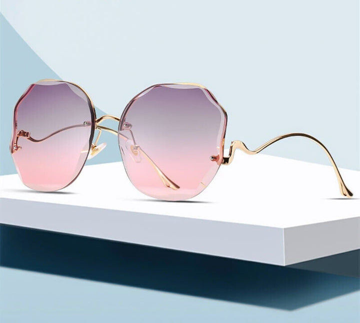 Sommerliche Unisex-Sonnenbrille mit schickem Farbverlauf und vollem UV-Schutz.