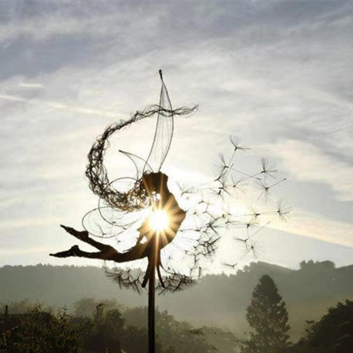 Wetterfeste Gartenfigur Fee, detaillierte Metallskulptur für eine märchenhafte Rasendeko.