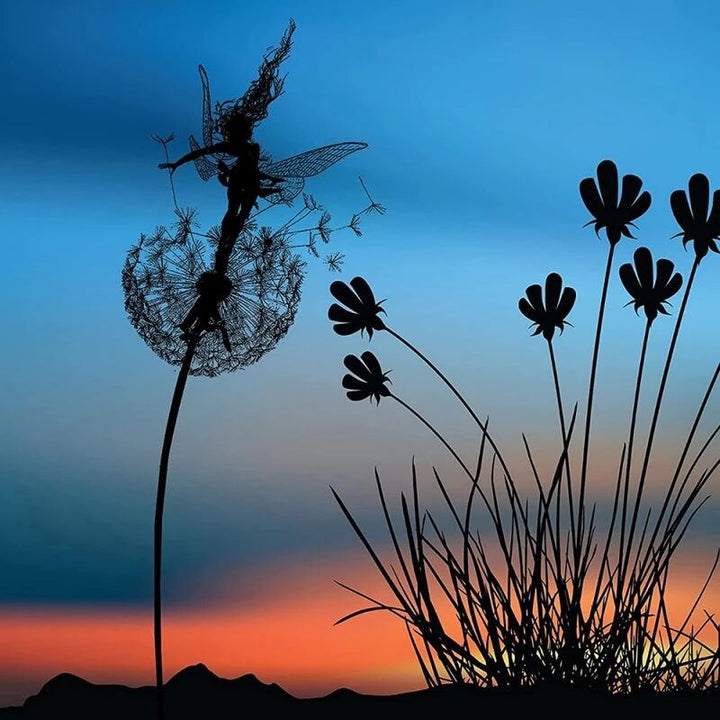 Wetterfeste Löwenzahn-Fee als Gartenfigur, zauberhafte Dekoration für den Außenbereich.