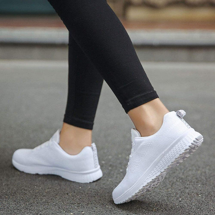 Schwarze Damenschuhe, bequeme Fashion Sneaker. Elegante Alltagsschuhe für Komfort und Stil das ganze Jahr.