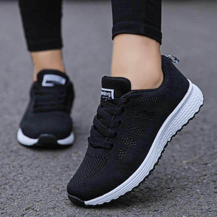 Blaue Damen Turnschuhe, moderne Komfort-Sneaker. Stilvolle Freizeitschuhe für entspannte Tage, ganzjährig tragbar.